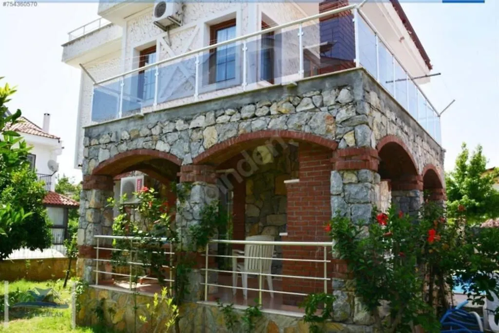 Baris Manco Bulvari Villa location